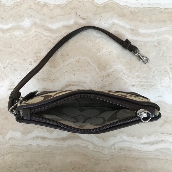 “ COACH” NEVER USED PURSE/WRISTLET - Picture 8 of 9